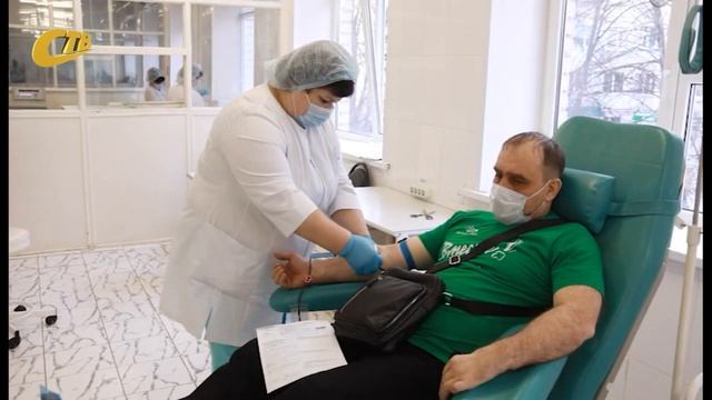 СДАВАЯ КРОВЬ, НЕРАВНОДУШНЫЕ ЛЮДИ ПОМОГАЮТ ВЫЗДОРОВЛЕНИЮ ДРУГИХ смотреть онлайн