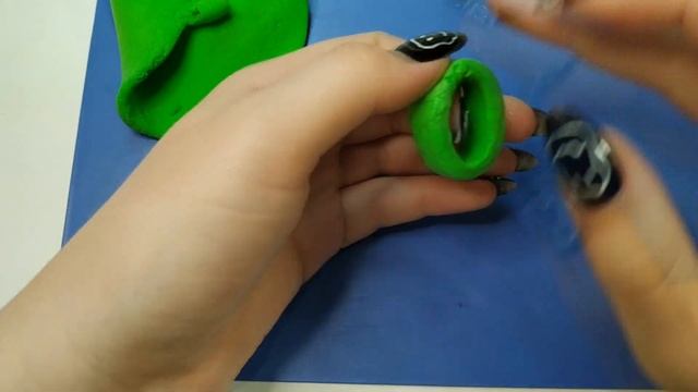 Как делается кольцо лягушка из лёгкого пластилина своими руками смотреть онлайн