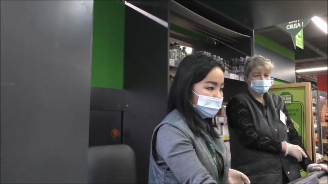 Перекрёсток. Отстаиваем право дышать свежим воздухом. Заставляем продать еду без маски. смотреть онлайн