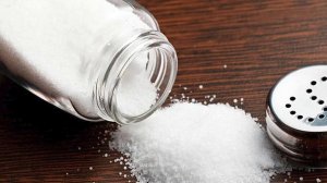 Рассыпалась соль: что делать и как обойти опасную народную примету