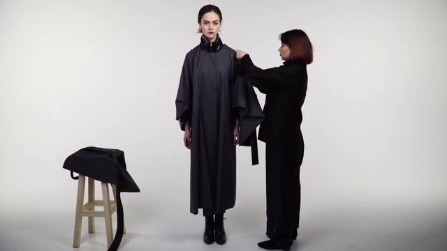 Серый плащ с двумя съемными сумками смотреть онлайн