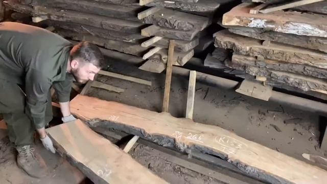 Собираем "посылочку" для заказчика. Наш склад слэбов и спилов Карагача. смотреть онлайн