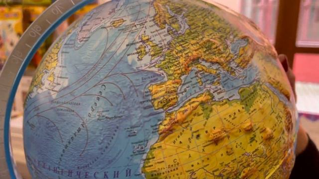 Глобус Земли с подствекой смотреть онлайн