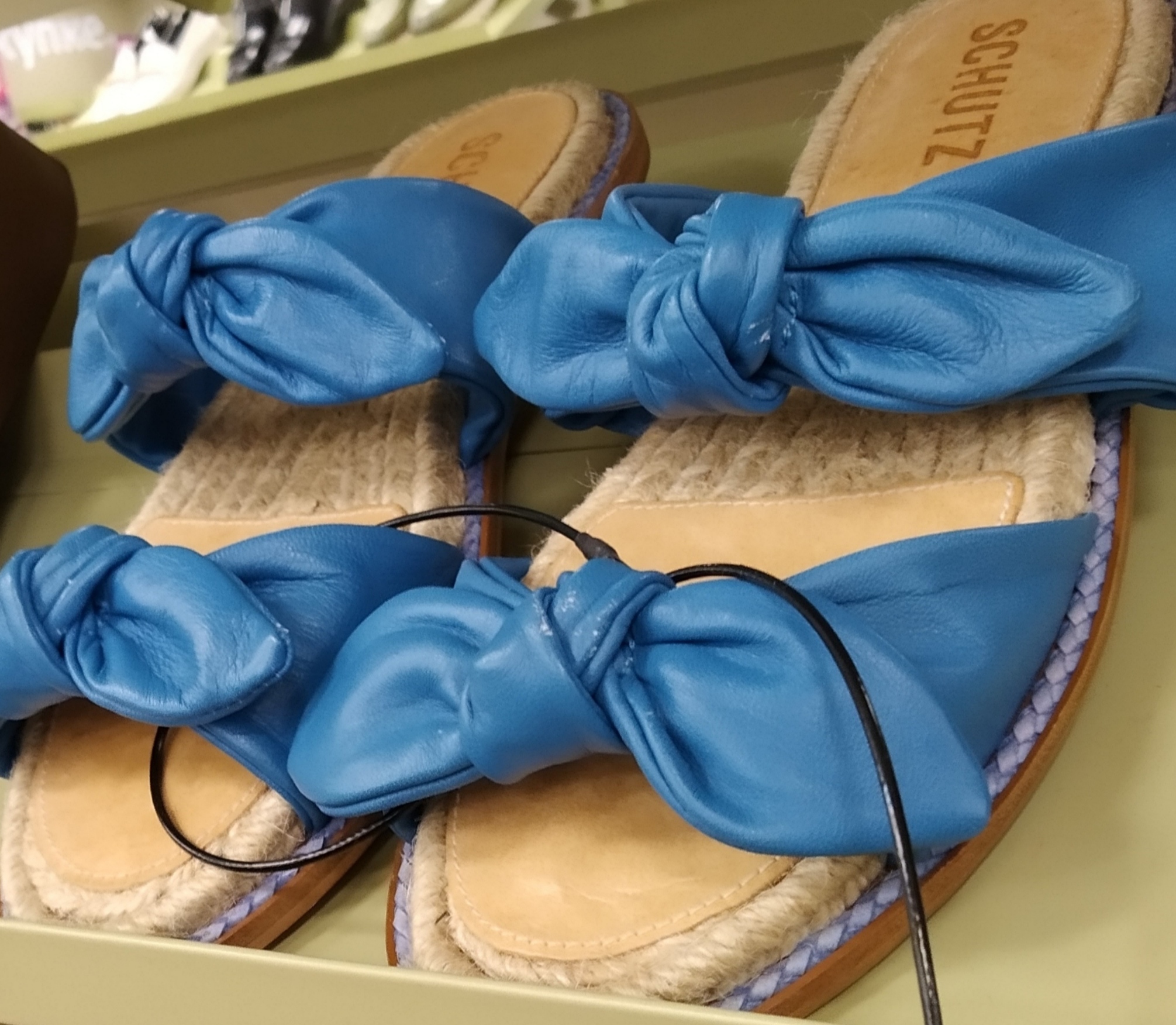 Огромный выбор летней обуви в магазине familia, босоножки, сандалии, шлёпки. смотреть онлайн