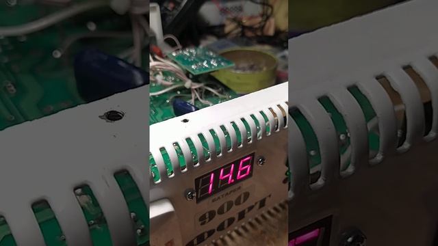ФОРТ 900 , инвертор напряжения. отрабатывает замечательно!)