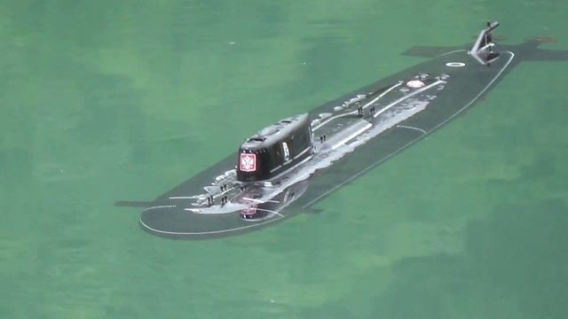 Запуск модели радиоуправляемой подводной лодки Курск К 141 смотреть онлайн