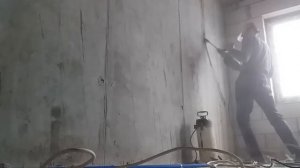 Штробление монолитной стены под трассу кондиционера