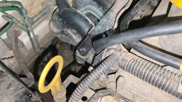 Dacia Sandero 1,4 MPI 8 клапанов. Чистка форсунок и тест ориентирования свечей зажигания. смотреть онлайн