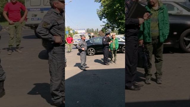 Сотрудники МВД взломывают дверь ЧОПа "Юстас" смотреть онлайн