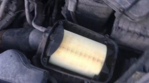 Замена воздушного фильтра Skoda Yeti 1.2 2013г
