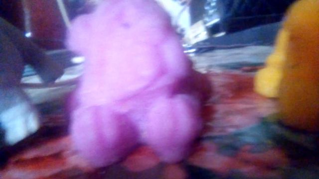 Придумайте имя для оранживого щека ето девочка и фиолетовой имя лутше фиалка или лаванда?