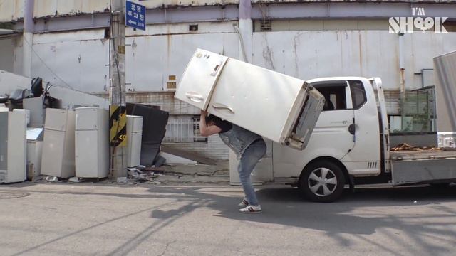 The Life of Retired Police who Has Lost One Arm after the Accident смотреть онлайн