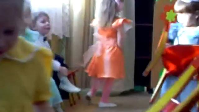 Утренник, посвященный 8 марта. Волхов 2011г.wmv смотреть онлайн