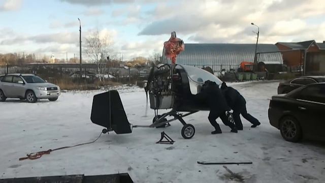 Как один автожир двух могучих мужиков поборол :) смотреть онлайн