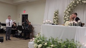 Папа  поёт для дочери .Вот и настал день