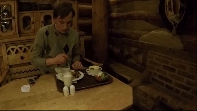 ОБЗОР ЕДЫ: Картошка и шницел с манго Lido в Риге и неболшая разбока в Burger Story смотреть онлайн