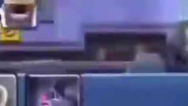 Clash Royale Emote Spam meme смотреть онлайн
