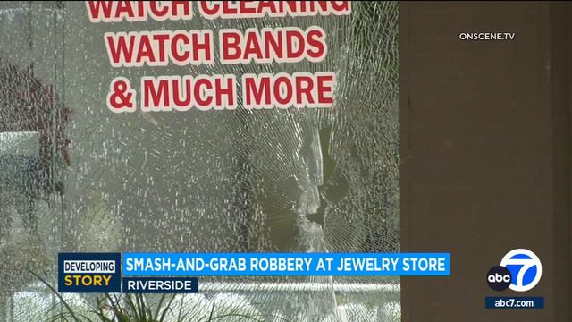 SoCal jewelry store owner chases off smash-and-grab robbers with gunfire смотреть онлайн