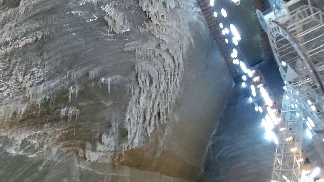 Под впечатлением, купили машину.Salina Turda #romania #travelvlog #salinaturda