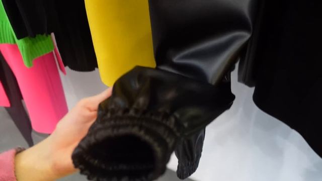 ПОКУПКА ОДЕЖДЫ в ШКОЛУ? Оч КРАСИВО но... смотреть онлайн