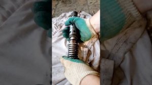 клапан хода на экскаватор разбираем