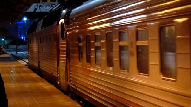 Прибытие ЧС7-252 с фирменным поездом "Южный Урал" №014Е Москва — Челябинск смотреть онлайн