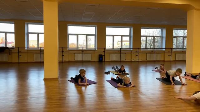 Hip Hop Первые шаги 4-6 лет (Разминка) смотреть онлайн