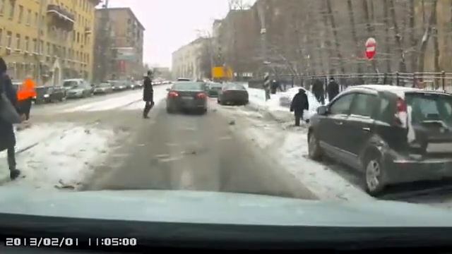 У мужика отличное настроение за рулем смотреть онлайн