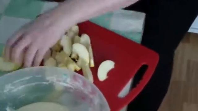 Рецепт "Шарлотка" смотреть онлайн