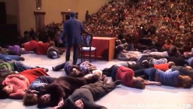 Кашпировский: Фрагмент выступления в Барнауле. Падение. смотреть онлайн