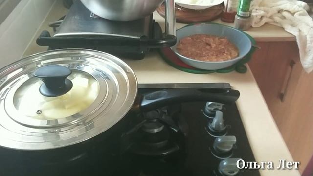 На ужин картоха с тушенкой!Замечательное блюдо!