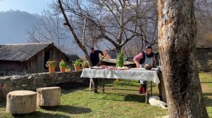 Деревенские Лепешки Приготовленные в Тандыре с Аппетитной Домашней Индейки.