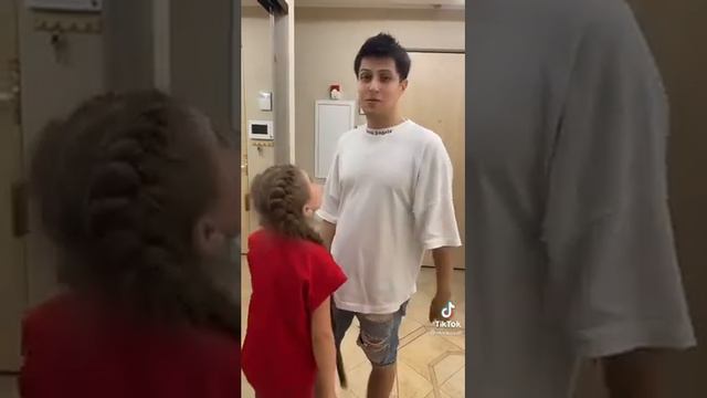 ТЁТЯ НАТАША ПОЦЕЛОВАЛА ХАБИБА😨