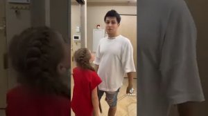 ТЁТЯ НАТАША ПОЦЕЛОВАЛА ХАБИБА😨