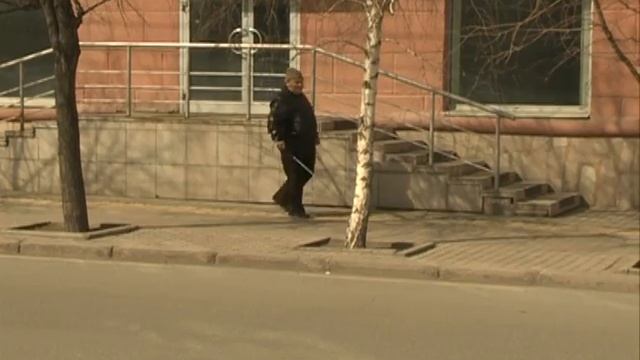 Тактильная плитка на Мира почти полностью рассыпалась после зимы смотреть онлайн