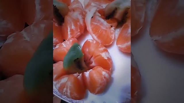 8 МАРТА! ПОДАРОК: РОЗЫ 🌹🍊🥝🍌🌺🌷из... МАНДАРИНА!!! смотреть онлайн