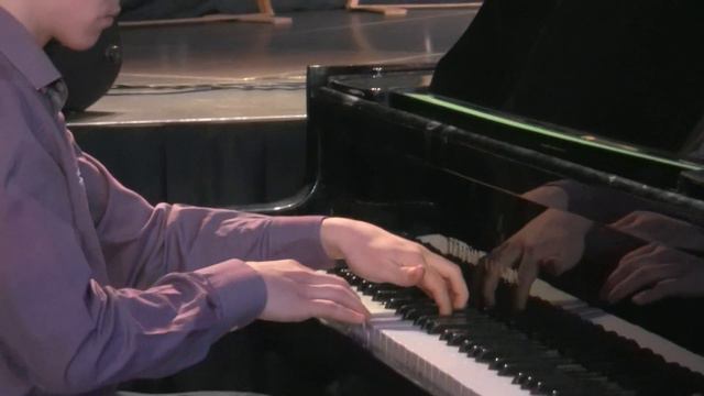 Gosha is playing F Liszt Etude смотреть онлайн