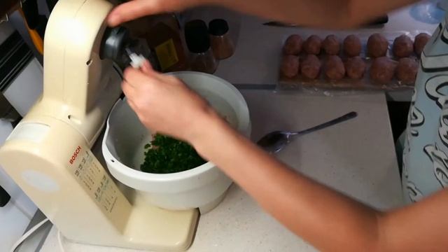 Котлеты со свежей зеленью.