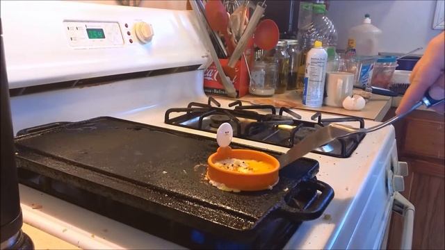 The Eggy product review! Make you own Egg McMuffin! - GIT in'da Kitchen смотреть онлайн