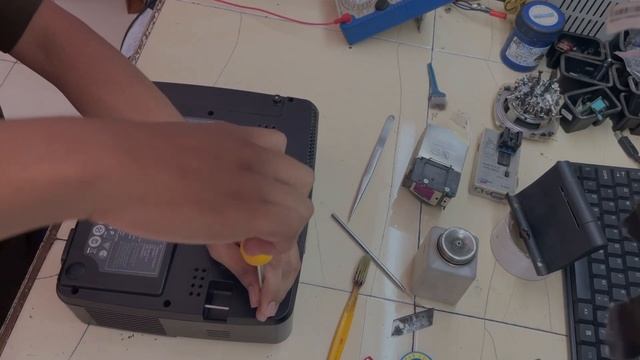 Projector InFocus IN112 Teardown !!!! смотреть онлайн