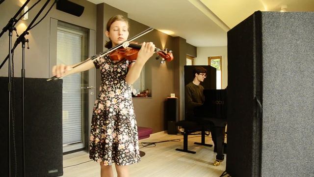 Lara Mršnik Čemažar, 12 years old - B. Bartok - Romanian folk dances смотреть онлайн