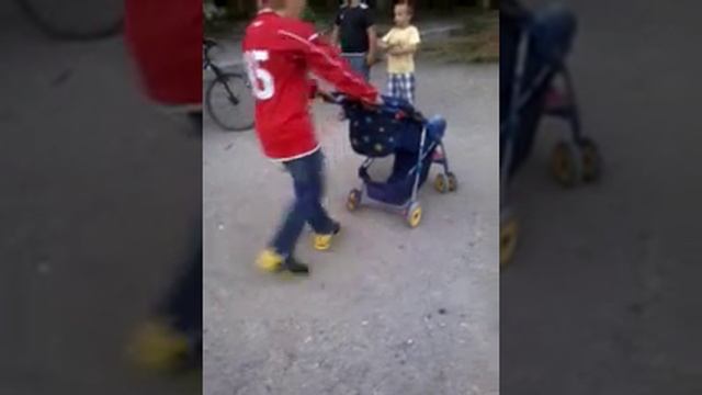 Нам сказали выбросить старую коляску! смотреть онлайн