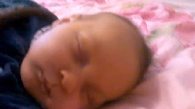 Малыш улыбается во сне смотреть онлайн