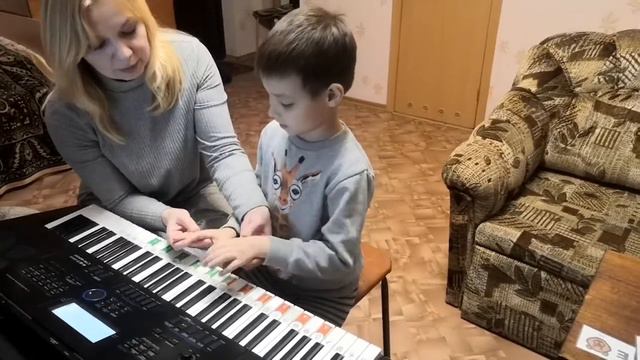 Soft Mozart Recital: Stepan(6) "Упражнение чёрный белый кот мышка" смотреть онлайн