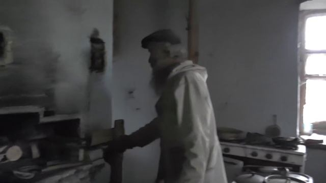 Чистим печи у Никиты, где был хозяином Павел. Сажи и пепла 10 ведер набрали. 01. 10. 2016. смотреть онлайн