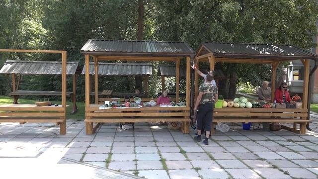 Уличные торговцы радуются новым прилавкам: лучше поздно, чем никогда смотреть онлайн