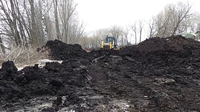 Бульдозер в работе. УМС 22 Воронеж