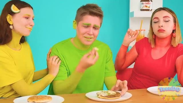 24 часа едим еду одного цвета Челлендж #4 от TeenDO Challenge смотреть онлайн