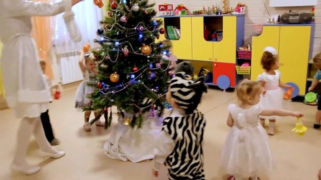 Новогодняя ЁЛКА 2018 Детский сад "Бэби бум" (младшая гр.) смотреть онлайн