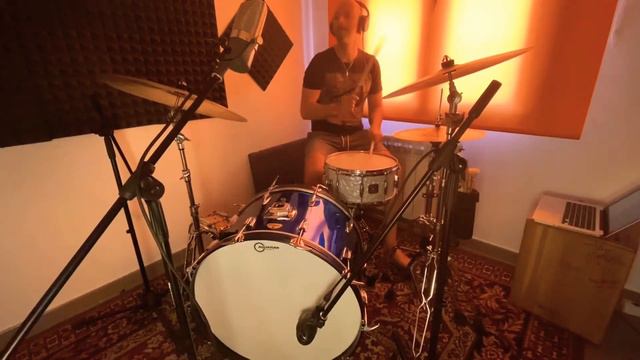 Grabación de batería con 2 micrófonos смотреть онлайн
